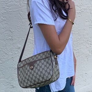 (30) GUCCI 90 Supreme Crossbody